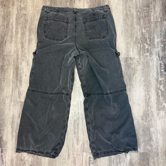 American Eagle Stretch Gray Cargo Pants Size 18 - Picture 6 of 7